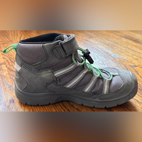 371. Kids KEEN Waterproof Gray Hiking Boots - Picture 4 of 16